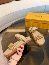 Feel Slide Sandals