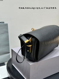 Le 7 Shoulder Bag
