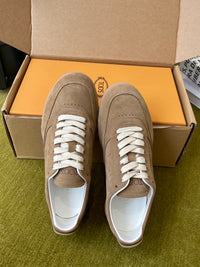 T Sneakers