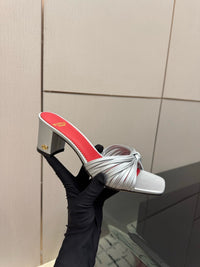 26S Garavani Annet Mules