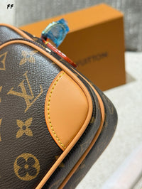 Trio Messenger Bag