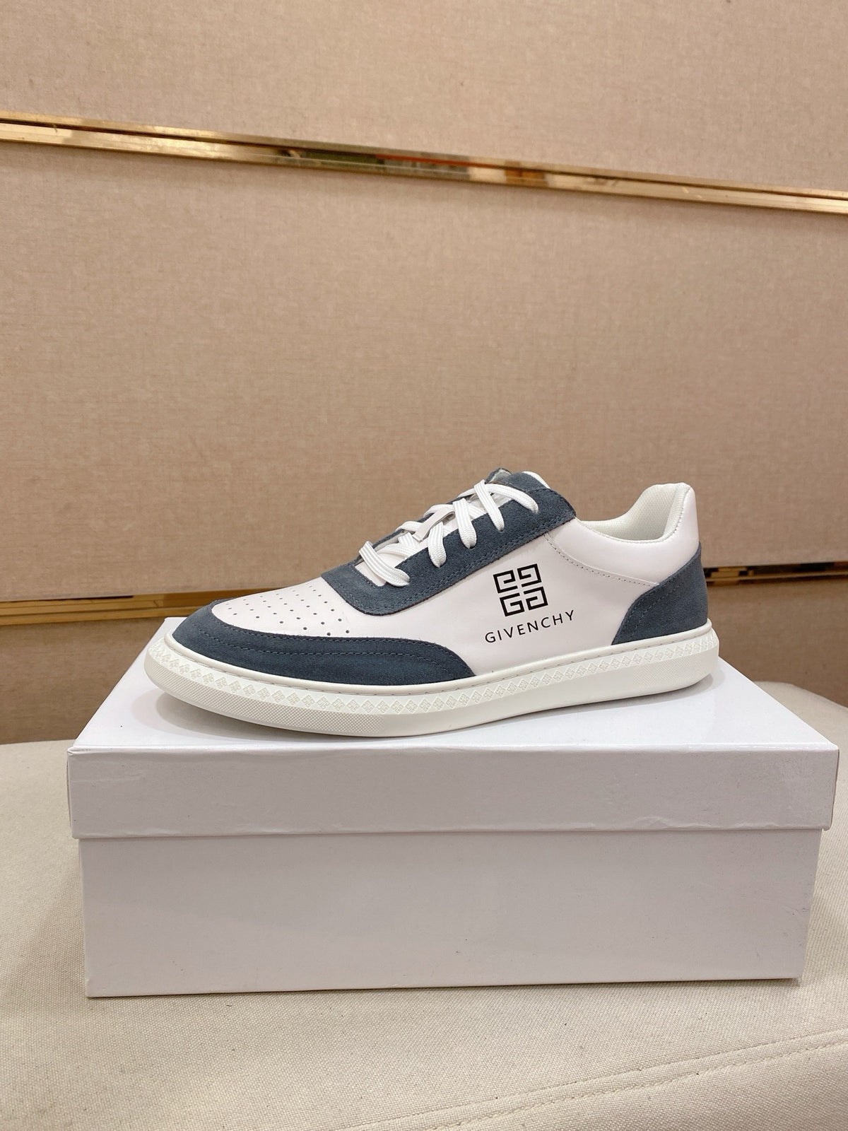 G Move Sneakers
