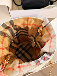 Horseshoe Chain Pouch