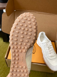 T Sneakers