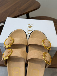 26S Médaillon Buckle Slides