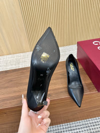 Bombshell Pumps