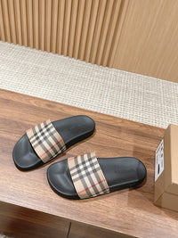 Check Slides Beige Black