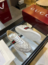 Stretch Low Top Trainers