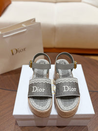 Dentelle Wedge Sandals