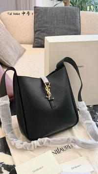 Le 5 À 7 Hobo Bag