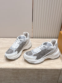 Run 55 Sneakers