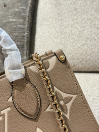 OnTheGo East West Bag