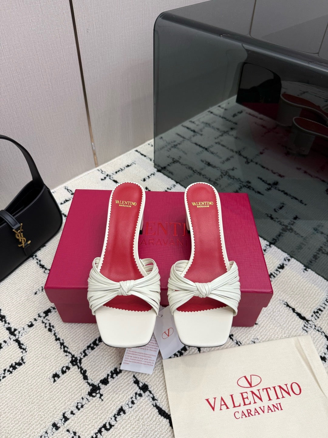 26S Garavani Annet Mules