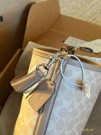 City Bucket Bag