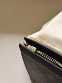 Pochette Voyage MM Monogram Eclipse