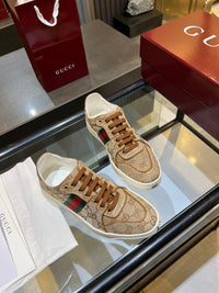 Stretch Low Top Trainers