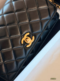 Wallet on Chain Gold Ball