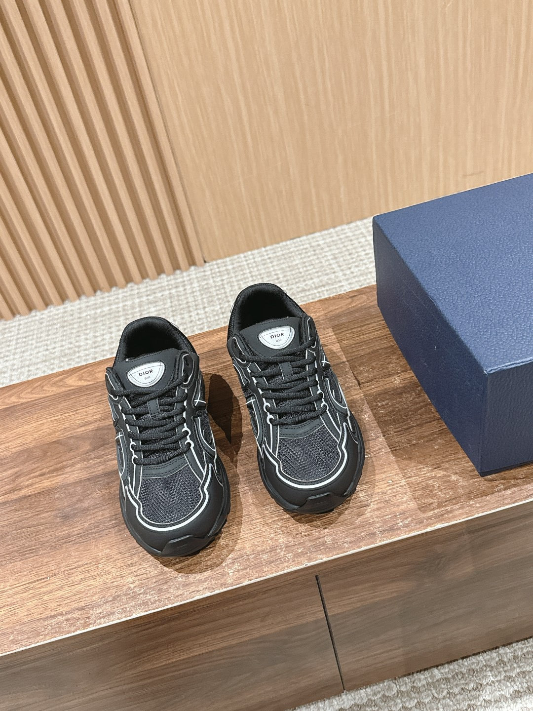 B30 Sneakers