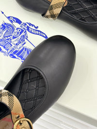 26WF Check Ballet Flats
