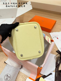 Picotin Lock 18 Clemence Leather