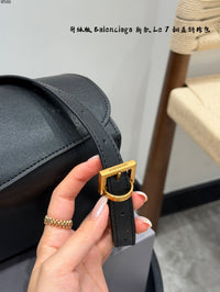 Le 7 Shoulder Bag