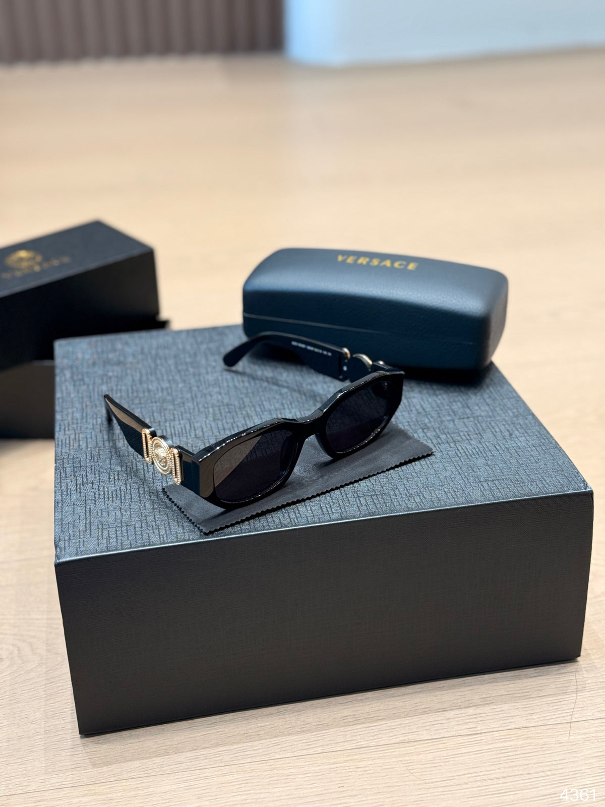 Medusa Biggie Sunglasses