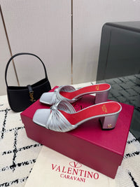 26S Garavani Annet Mules