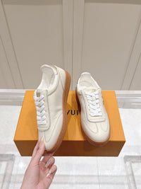 Frontrow Sneakers