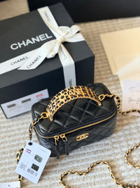 Vanity Case with Chain