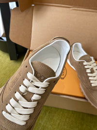 T Sneakers