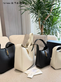 Le 5 À 7 Hobo Bag