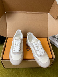T Sneakers
