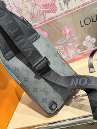 Avenue Sling Bag