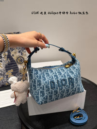 Oblique Pouch
