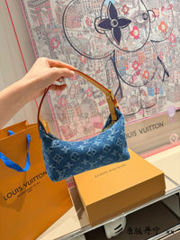 Hills Pochette Bag