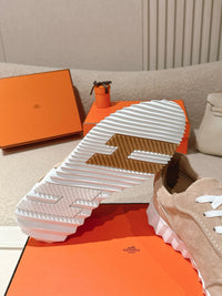 26S Bouncing Sneakers