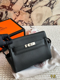 Kelly Messenger PM Bag