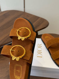 26S Médaillon Buckle Slides