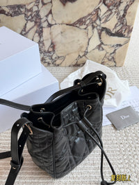 D-Motion Bucket Bag