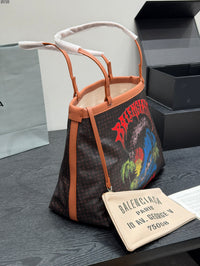 Select Medium Tote Bag