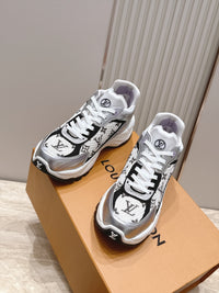 Run 55 Sneakers