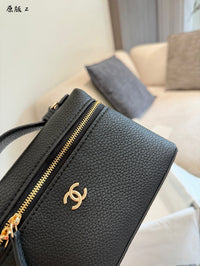 26A Vanity with Chain