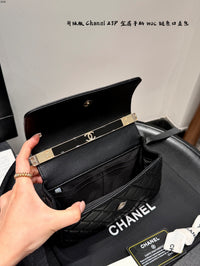 23P Top Handle Wallet On Chain