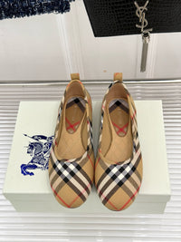 26WF Check Ballet Flats