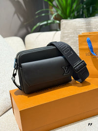 S Lock Messenger Black Leather