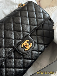 25 Caviar Leather Flap Bag