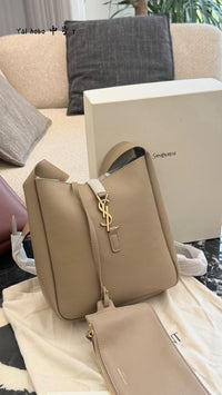 Le 5 À 7 Hobo Bag