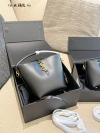Le 37 Bucket Bag Calf Leather