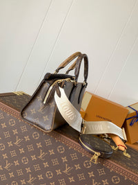 OnTheGo East West Bag
