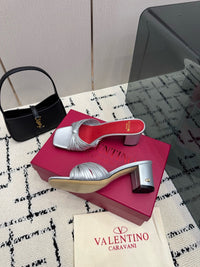 26S Garavani Annet Mules